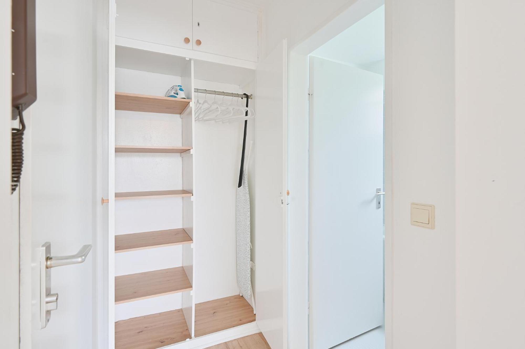 Beautiful And Stylish 1-Bedroom With Kitchen And King Size Bed Wuppertal Kültér fotó