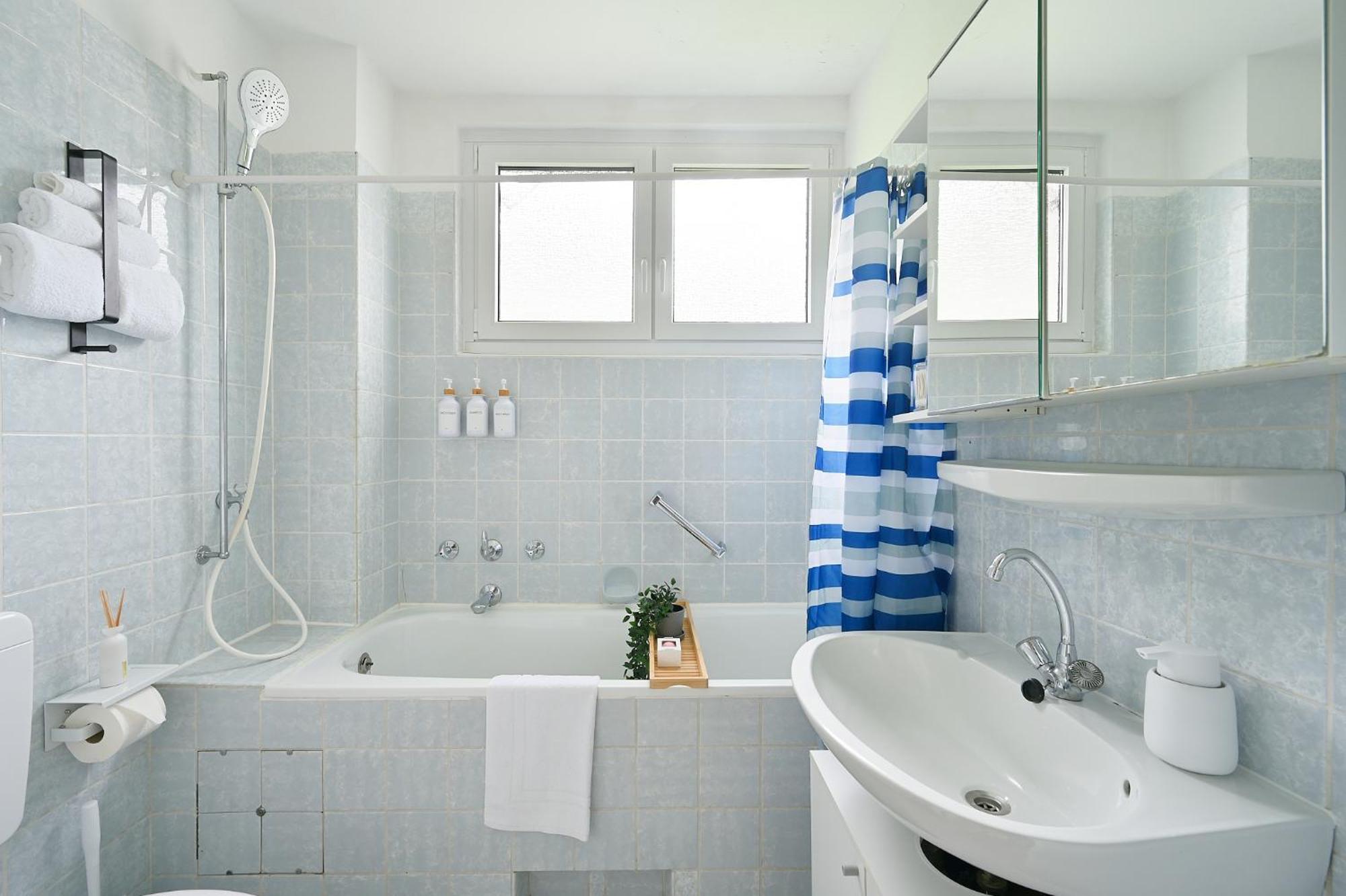 Beautiful And Stylish 1-Bedroom With Kitchen And King Size Bed Wuppertal Kültér fotó