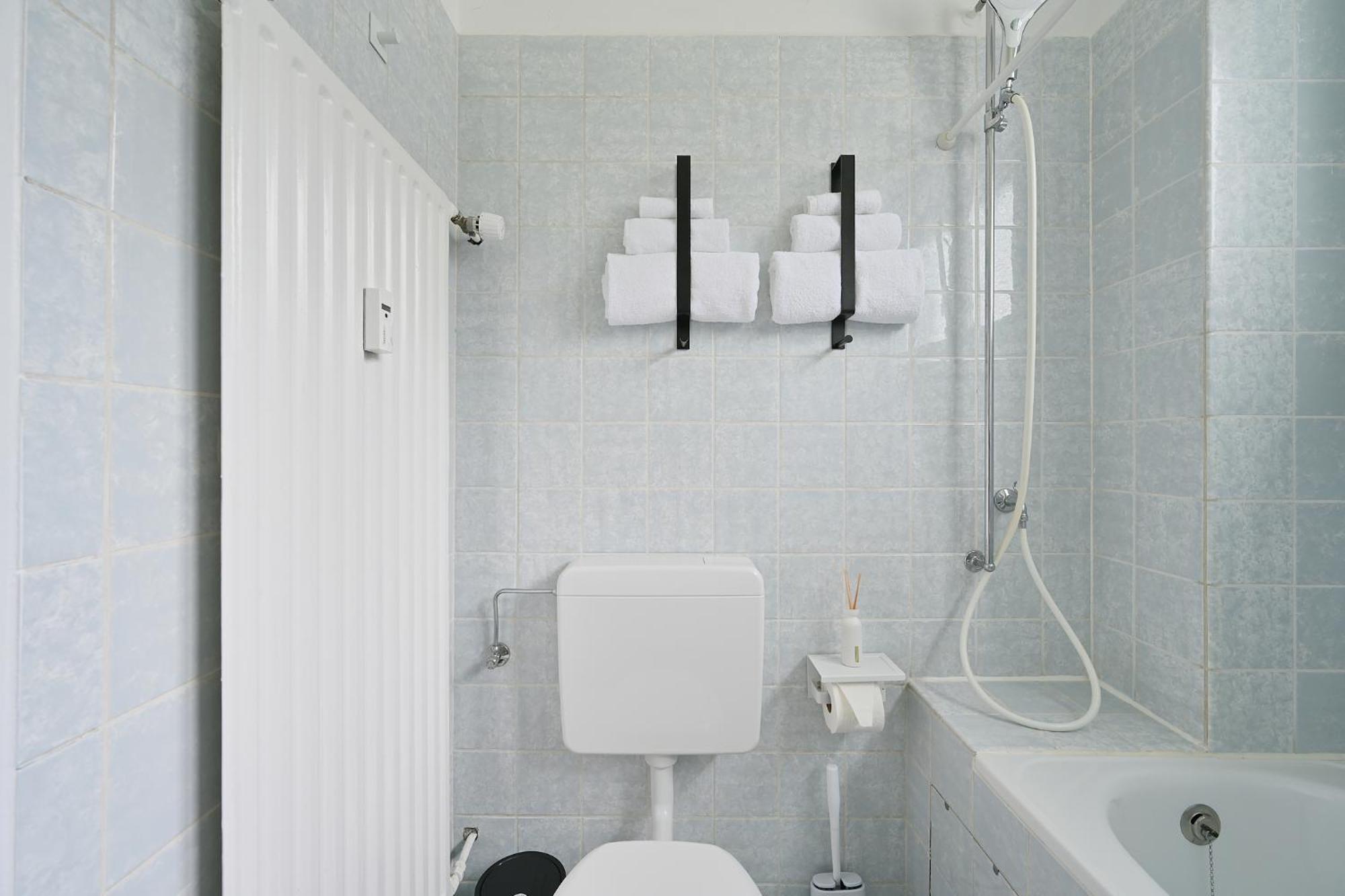 Beautiful And Stylish 1-Bedroom With Kitchen And King Size Bed Wuppertal Kültér fotó